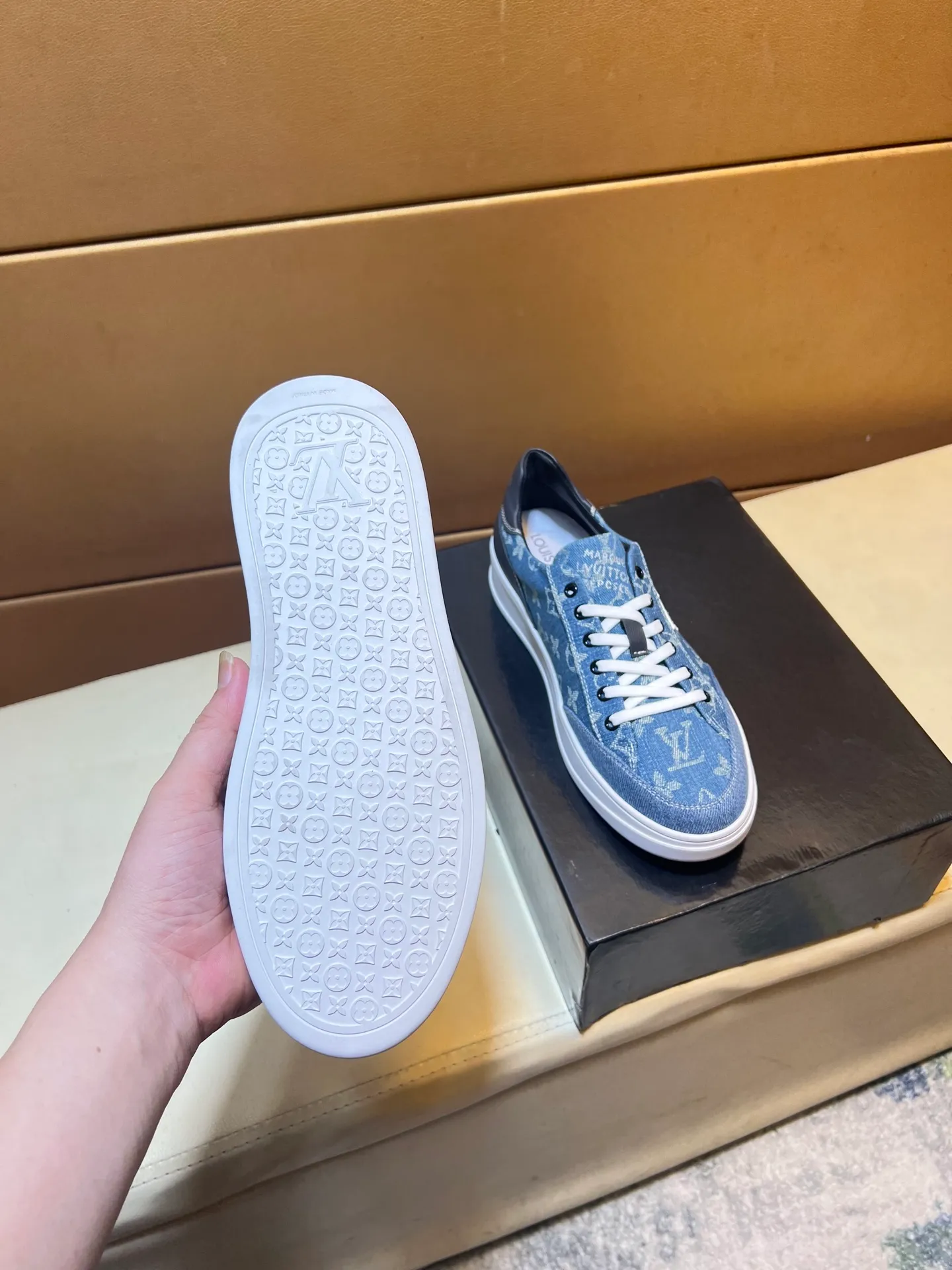 pp420💰👑👑《Louis vuitton/LV Louis Vuitton》original quality.~ Unique modern style sneakers. 🏃A must-have casual shoe for trendy men😍😍 Original brand imported from Italy, imported original leather, sheep lining (refuses to discolor and grind feet) Sole: Original sole provided by the original factory, French lazy style design ⚠️Fit to the feet, original quality, super comfortable original sole. It’s like shooting the real thing 🎬The real thing is better, high-quality sneakers, men’s shoe size: 38-44